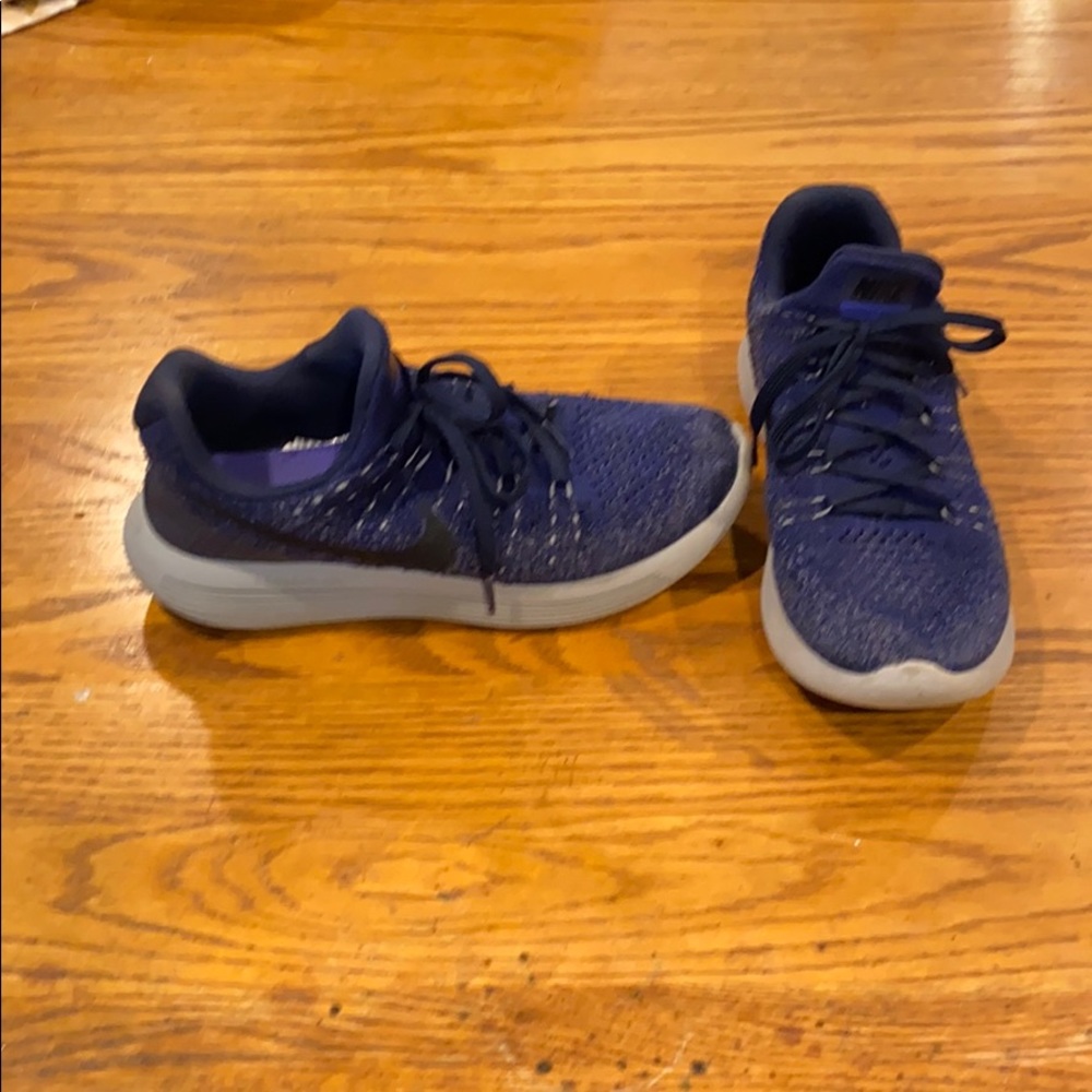 tennis shoes nike